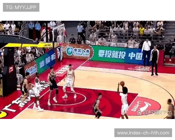 双红牌冲突后赛场气氛紧张，裁判尺度成为焦点